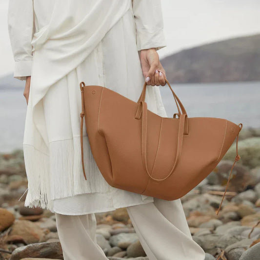 Why Women Everywhere Are Switching to This Leather Everyday Bag