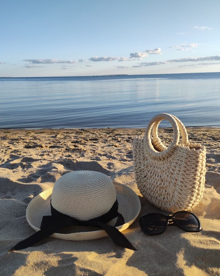 Woven Beach Bags – Lightweight, Stylish Straw Beach Bags Collection