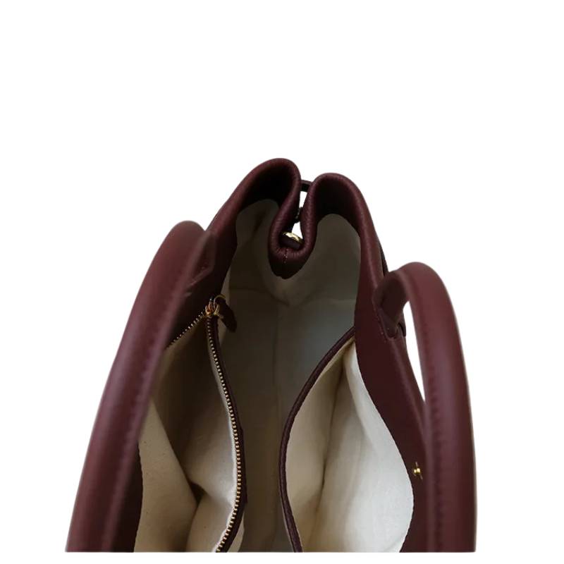 minimalist leather tote bag zipper pocket detail