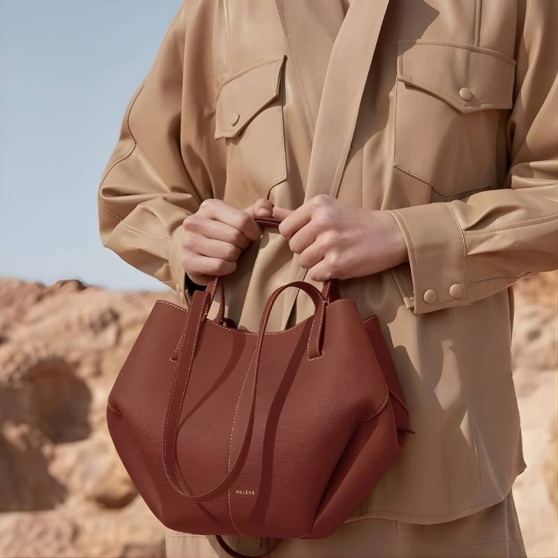 women’s leather tote bag styled for all-day shoulder comfort